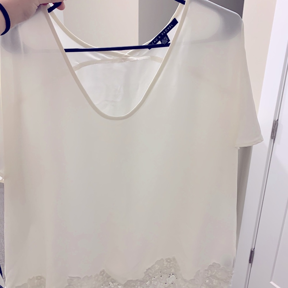 White shear shirt. Like new. - Picture 2 of 3